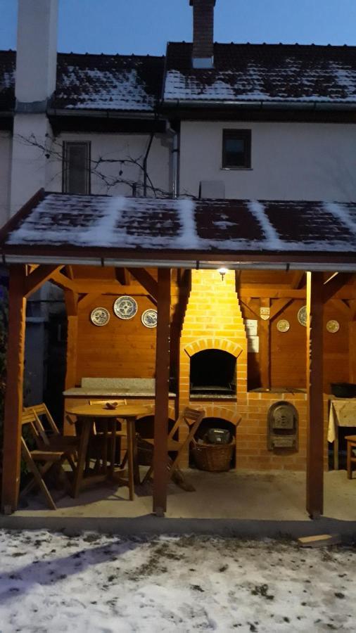 프라이드 Molnar Vendeghaz B&B 외부 사진